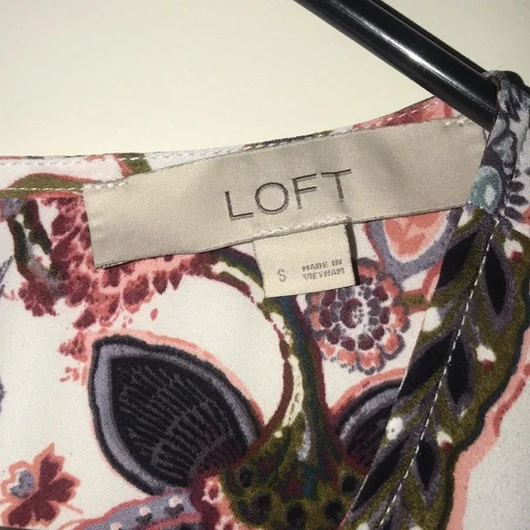 Loft Brand Short Sleeve Floral Shirt Size Small - Picture 2 of 5